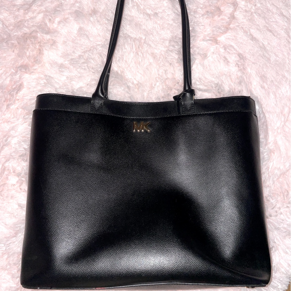 Black MK bag. Good condition